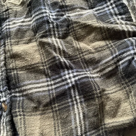 American Eagle Outfitters Distressed Green Plaid Button-Down Shirt - Picture 3 of 13